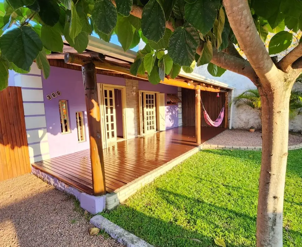CASA COM AMPLO TERRENO NO CENTRO DE CAMPO BOM