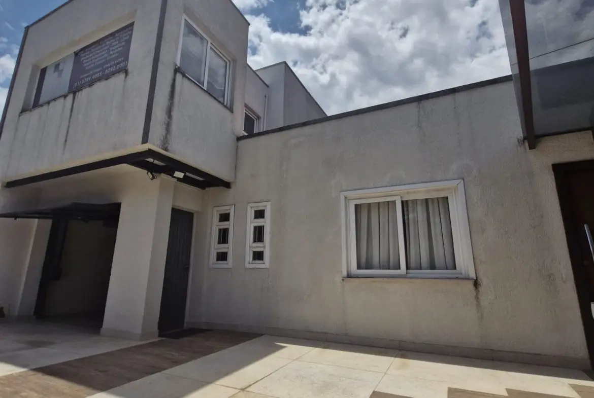LINDA CASA COM INCRÍVEIS 400M² DISPONÍVEL PARA VENDA NA CIDADE DE NOVO HAMBURGO/RS.