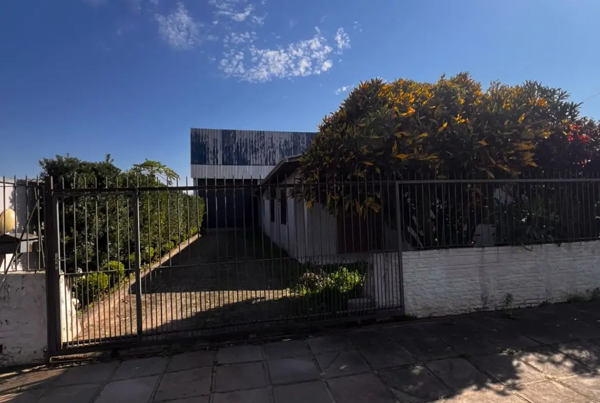 PRÉDIO COM AMPLO TERRENO À VENDA EM CAMPO BOM